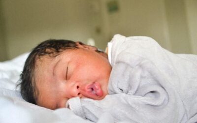 Quand bébé dort, son cerveau ne dort pas tout à fait !
