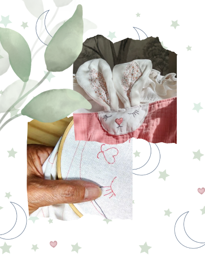 Gros plan sur une main brodant à la main le visage d’un doudou lapin sur un tambour de broderie, aux côtés d'un doudou Cœur de Pinpin fini.