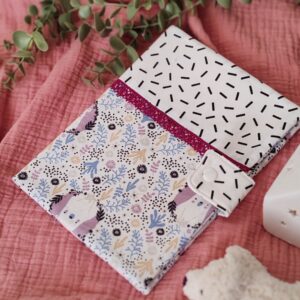 Protège carnet de santé personnalisé motif ours en médaillon et finitions délicates - Cœur de Pinpin