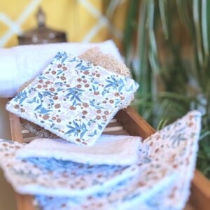 Pack de 5 lingettes lavables bébé en coton motif floral bleu et éponge de bambou - Cœur de Pinpin